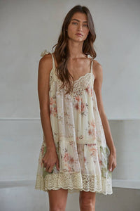 Petal & Lace Mini