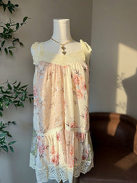 Petal & Lace Mini